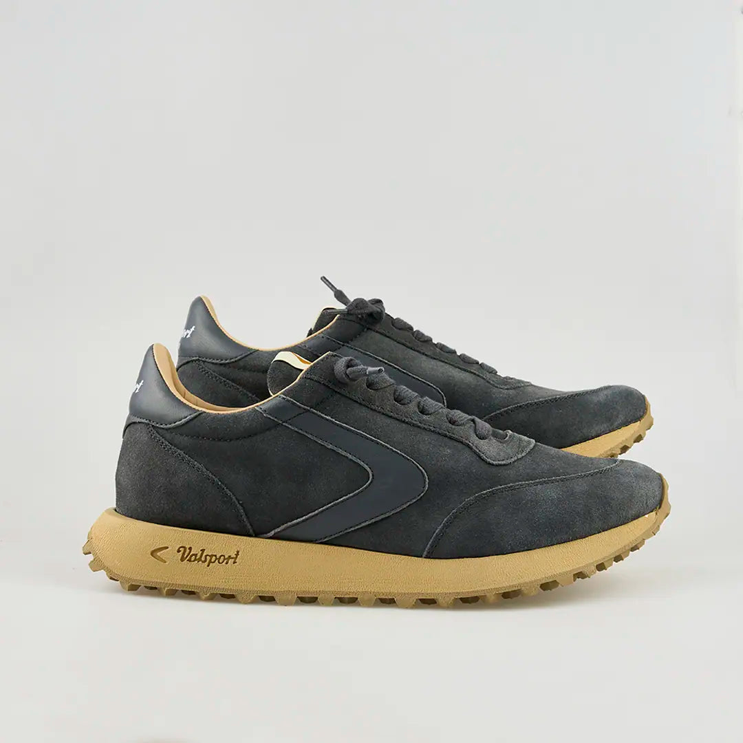 Sneakers Start City Storm