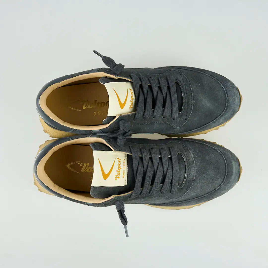 Sneakers Start City Storm