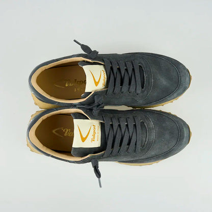 Sneakers Start City Storm