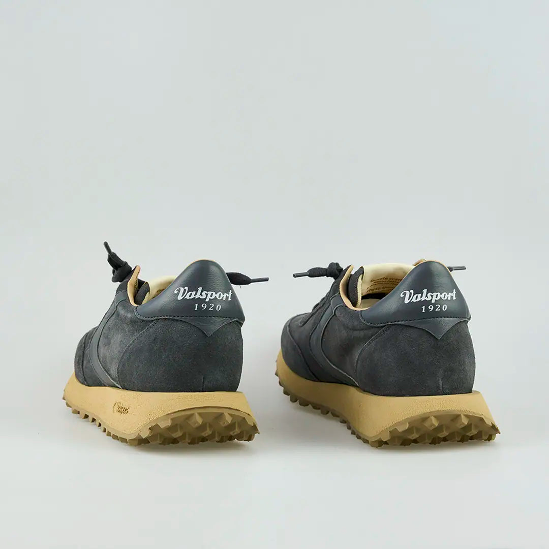 Sneakers Start City Storm
